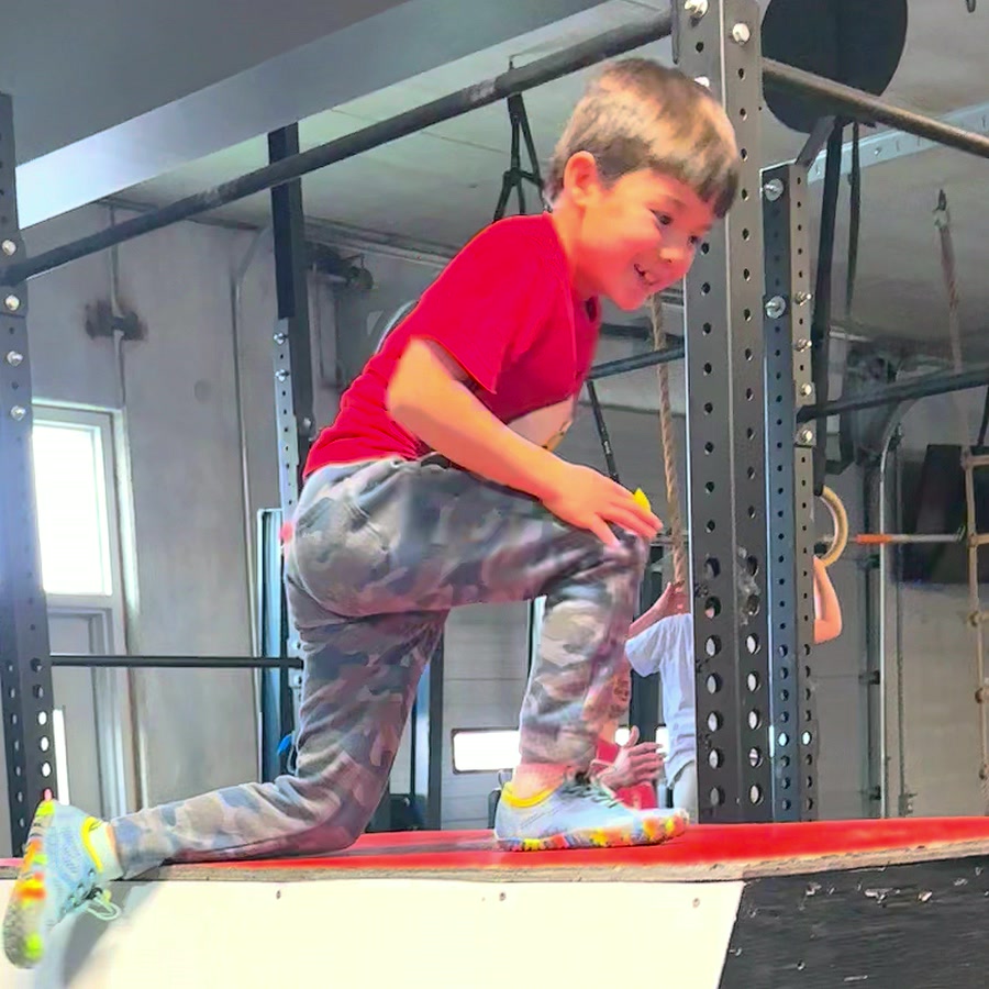 A ninja grinning as he climbs over the top of the warped wall